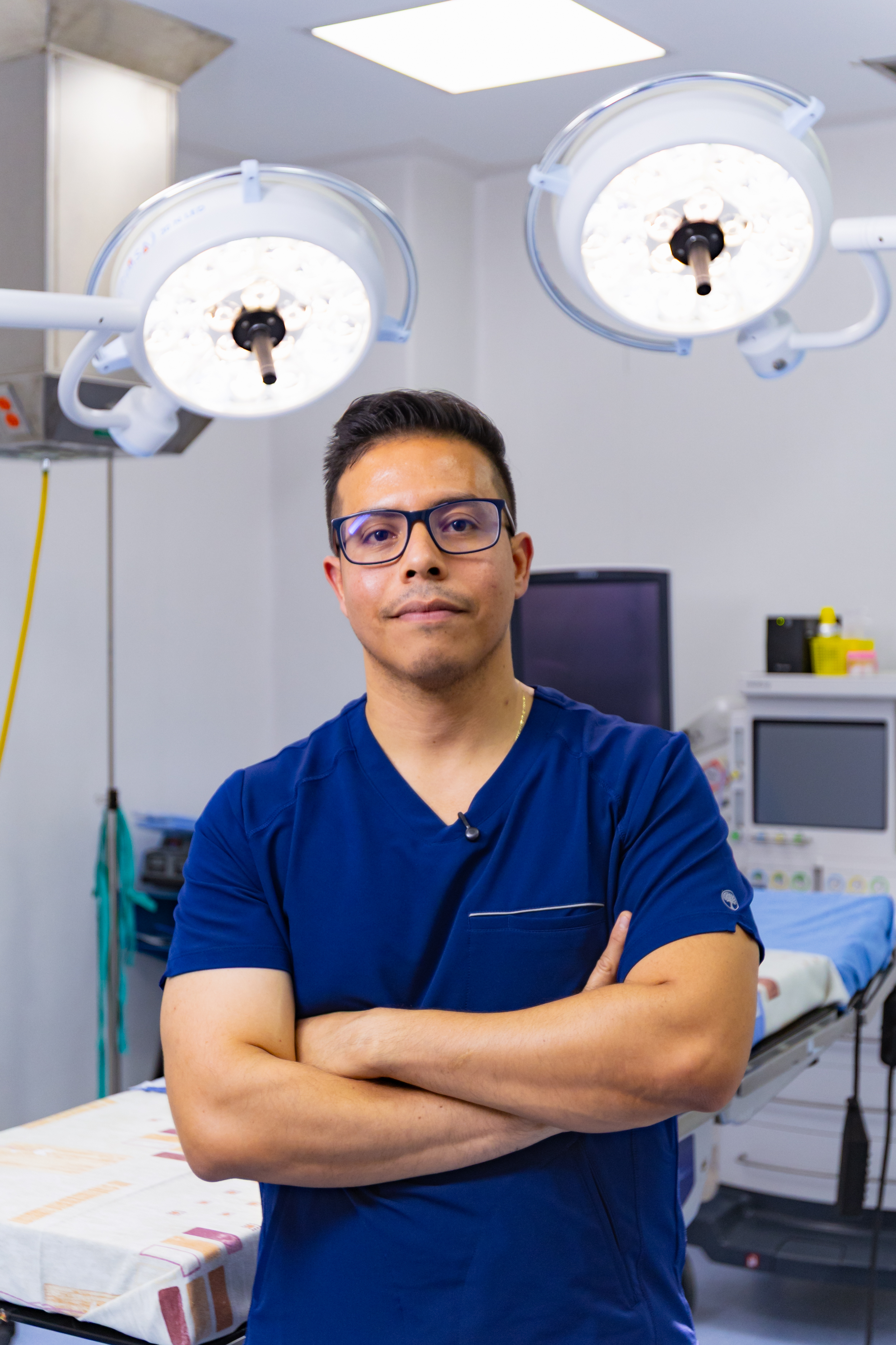 Dr. José Manuel Serrano en quirófano - Ginecólogo en Querétaro
